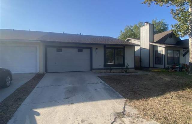 Cute 2/2 duplex with a garage photos photos