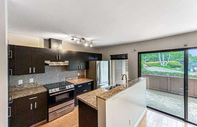 Beautiful 1B/1BA Condo in Hillcrest w/ Upgraded Kitchen, W/D  Swimming Pool! photos photos