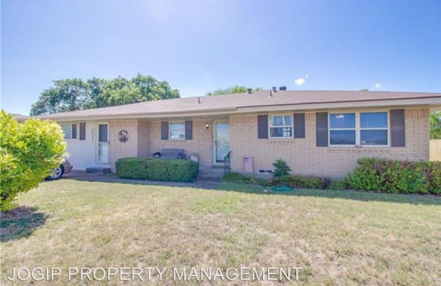 201 S. PARK DR - 201 S Parks Dr, DeSoto, TX 75115