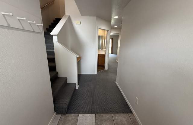913 Cardinal Drive - B Gallery 2