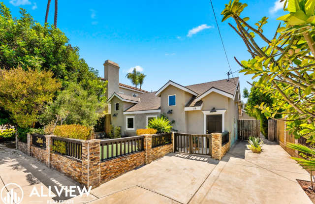 Gorgeous 2 Bed, 2 Bath Front House Available in Eastside! photos photos