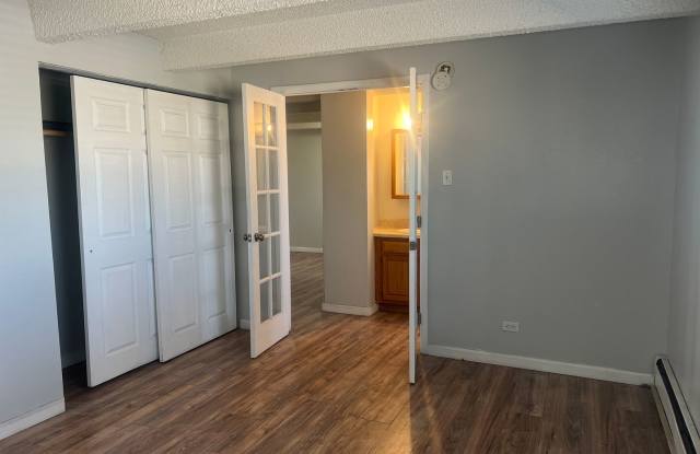 1 bedroom condo in Yosemite Court Condominiums! Available Now! Gallery 4