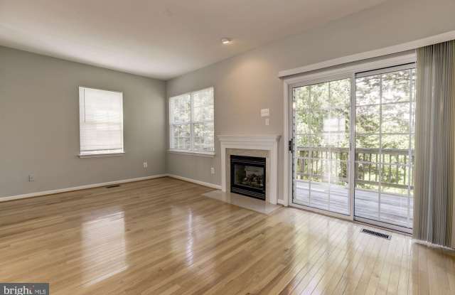 10168 PALE ROSE LOOP Gallery 2