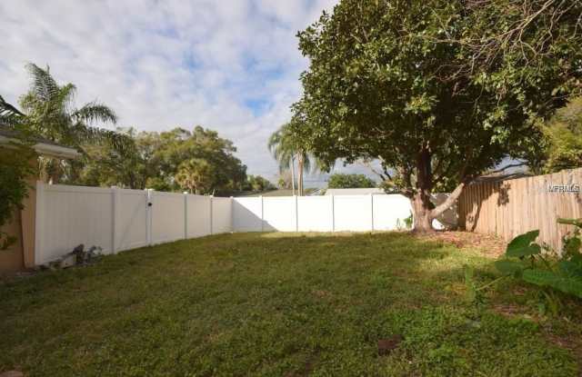2773 TERRACE DRIVE N Gallery 4