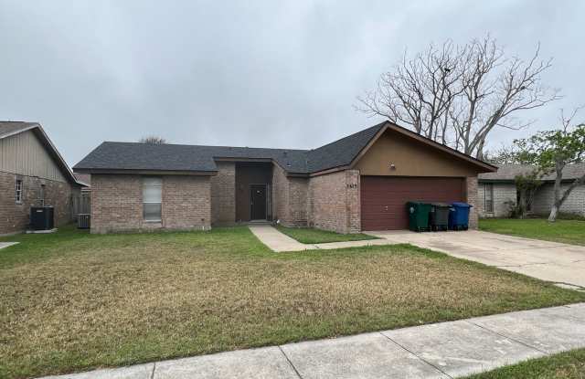 Spacious 4-Bedroom Home in a Quiet Neighborhood Near Rodd Field Road Gallery 1