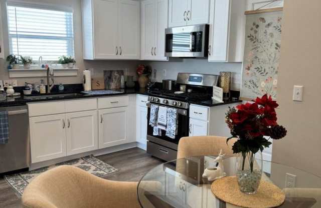 Rental Valparaiso Home with Fenced Yard & Lawn care Included Gallery 4