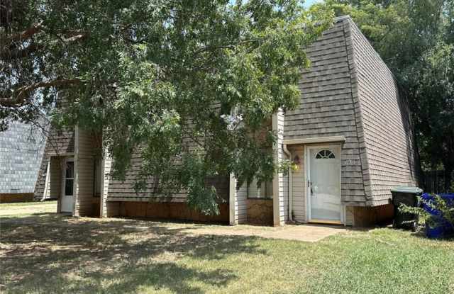 Cute Townhouse in the Heart of Norman, just minutes from OU! photos photos