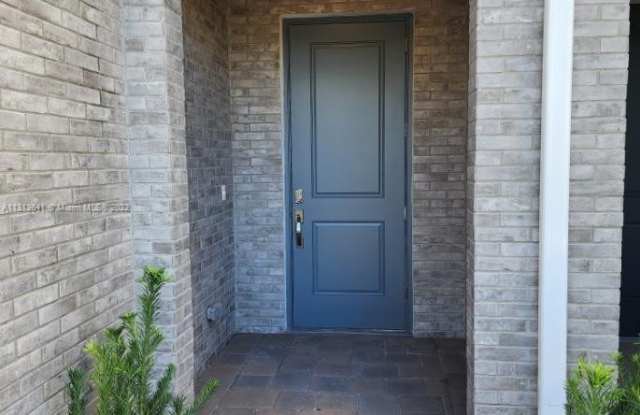 196 SE 5th Ct Gallery 3