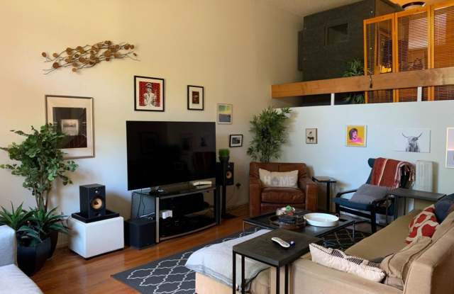 15165 Magnolia Blvd., Unit C Gallery 2