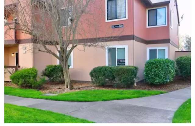 3 bedroom 2 bath Windsong Condo ~ Includes water and garbage~ Co Signers are accepted!! photos photos