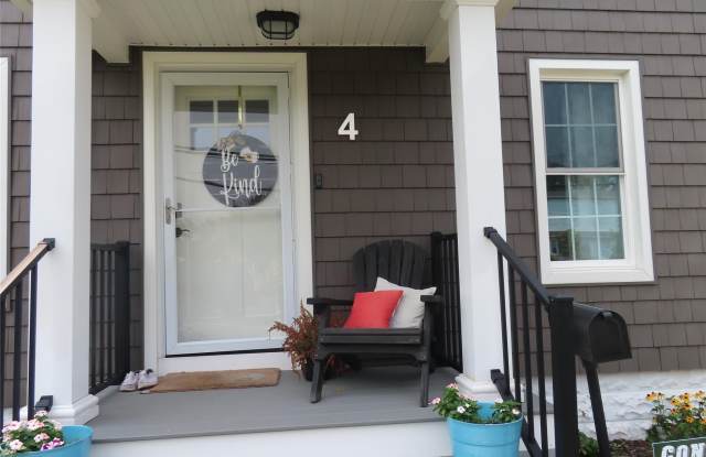 4 Granada Parkway - 4 Granada Parkway, West Babylon, NY 11757