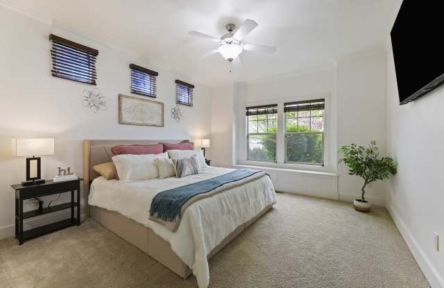 922 East Winding Creek Drive Gallery 4