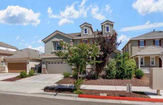 Beautiful 5 Bedroom, 3 Bath Tracy Home / Best Property Management Gallery 4