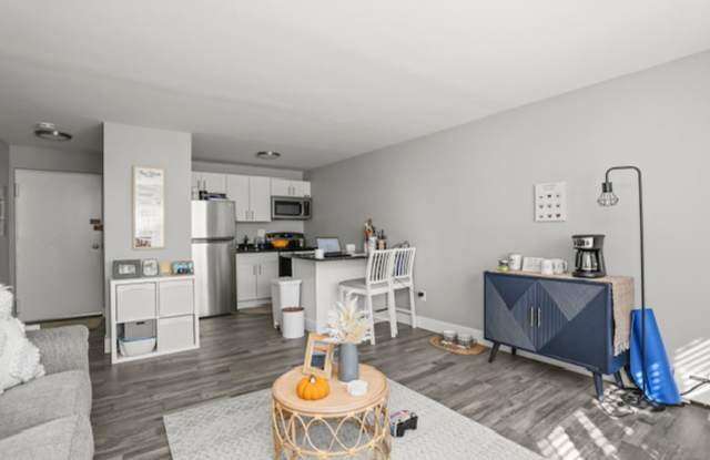 Renovated and Spacious 1BR apartment in Avon Apartments! photos photos