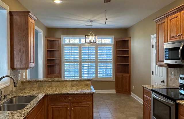 Gorgeous 3 Bedroom Home in the City! Gallery 4