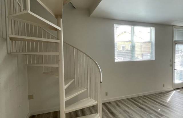 Lake Union Artist Loft Gallery 4