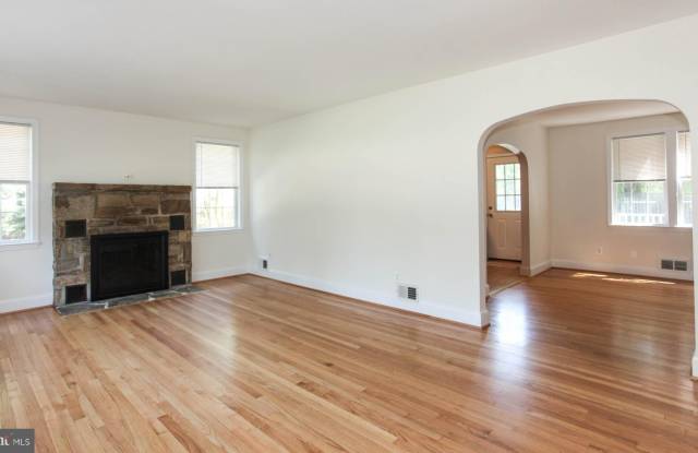 3263 SAINT JOHNS LANE Gallery 3