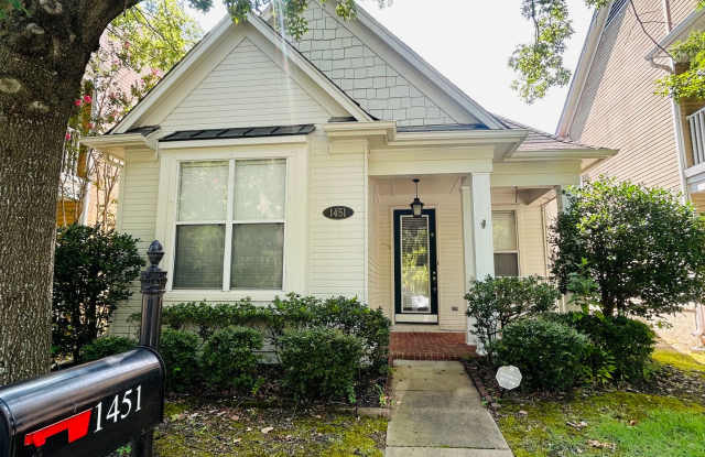 1/2 OFF FIRST FULL MONTH'S RENT! Gorgeous Harbor Island home! Includes all major appliances! Master bedroom down! Pets are owners approval, fees apply. photos photos