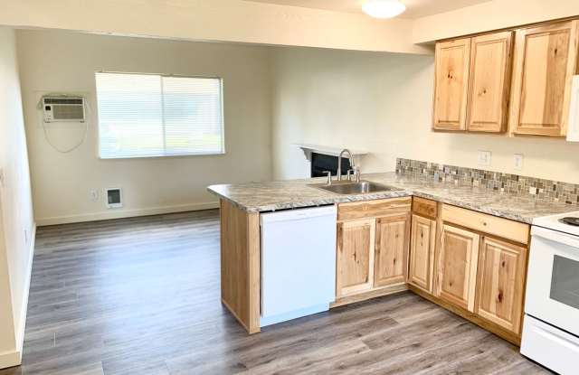 Brookshore Apartments Gallery 1