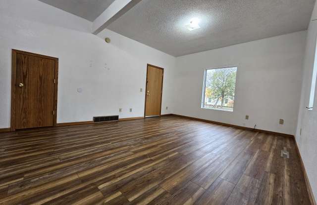 819 4th Avenue West - 819 4th Avenue West, Spencer, IA 51301