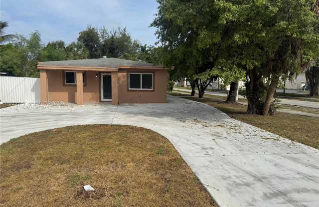 801 NW 109th St photos photos