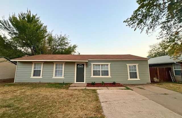 2326 NW Lincoln Avenue Gallery 1