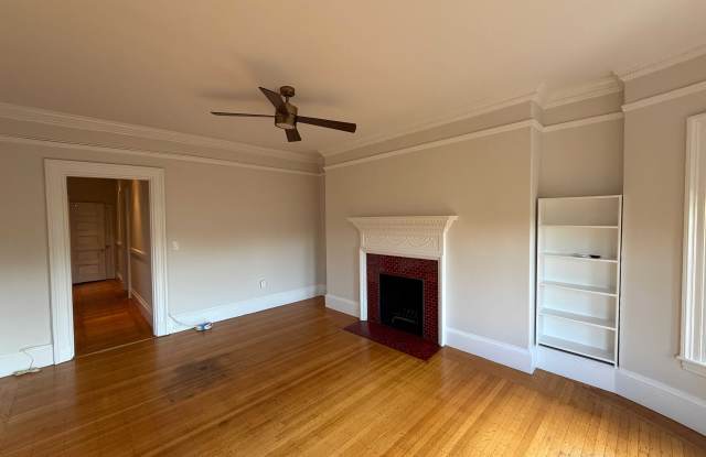 186 Commonwealth Avenue Gallery 4