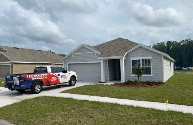 Desirable Oak Ridge Subdivision 3/2/2 Gallery 3