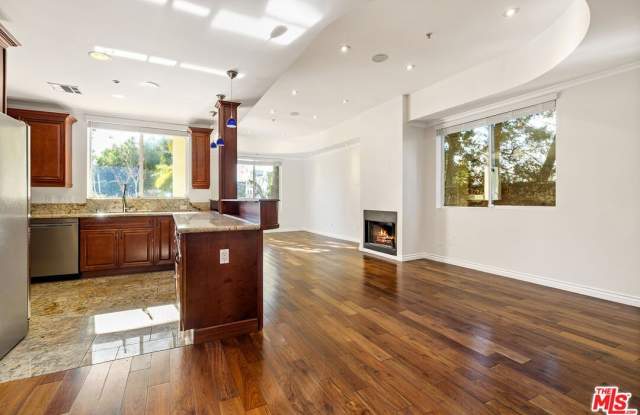 632 N Kings Rd photos photos