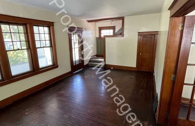 Beautiful 3 Bedroom 1.5 bath home w/ Basement photos photos