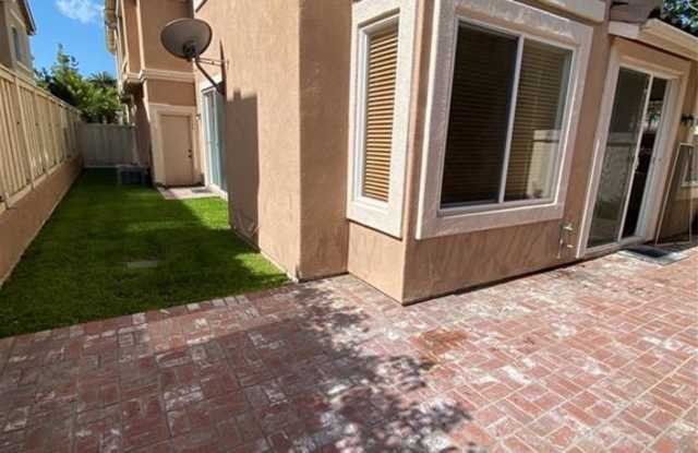 38 Santa Victoria Aisle - 38 Santa Victoria Aisle, Irvine, CA 92606