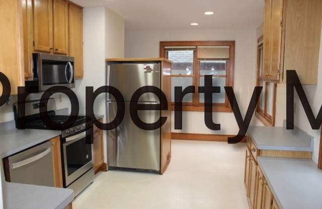 Marcy Holmes Single Family Home, Hardwood Floors, Patio Area, Garage Gallery 3