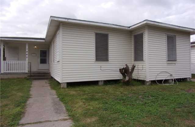 1445 Brentwood Drive photos photos