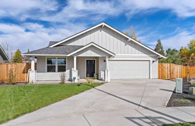 3BR - 2BA Modern Living in a Quiet Cul-de-Sac Gallery 1