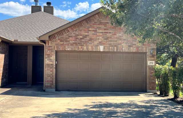 Luxury 3-bedroom, 2-bathroom Duplex in New Braunfels, TX! Gallery 1