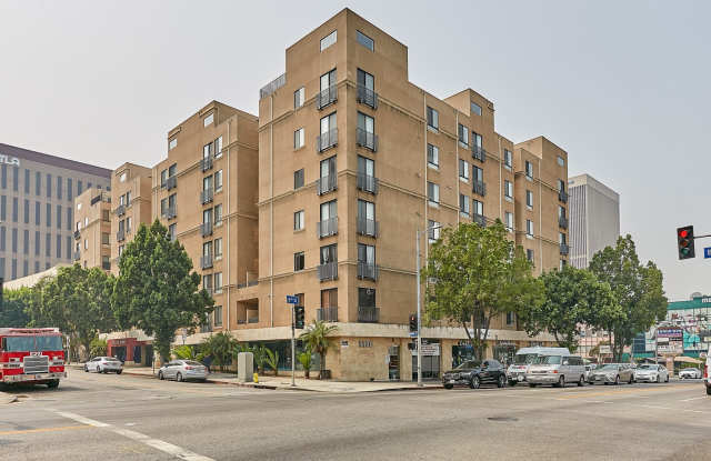 Spacious 2 Bed 2 Bath Condominium In K-Town photos photos