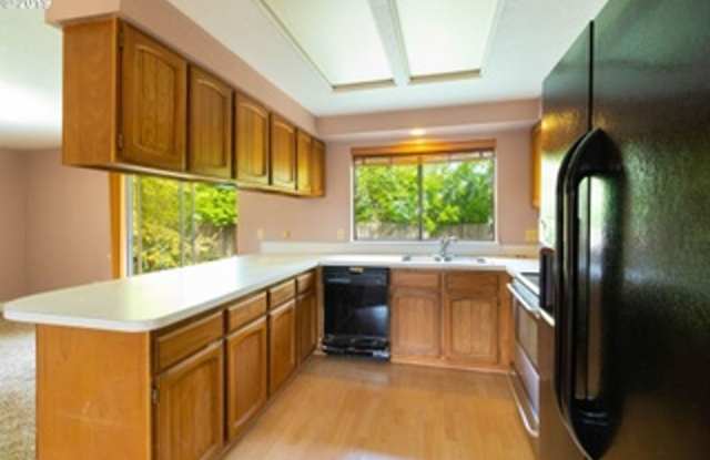 4-bedroom 2 bath home with yard & garage photos photos