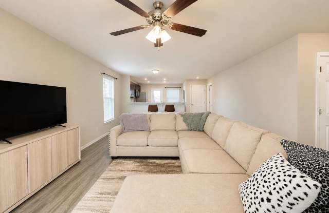 3 Bedroom 2 Bath Brick Home Gallery 4