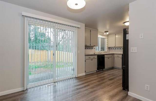 18915 59th Street East Gallery 3