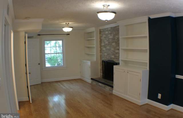 14708 BENTLEY SQUARE Gallery 4