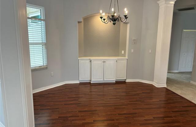 4488 MCINTOSH LAKE Avenue Gallery 4