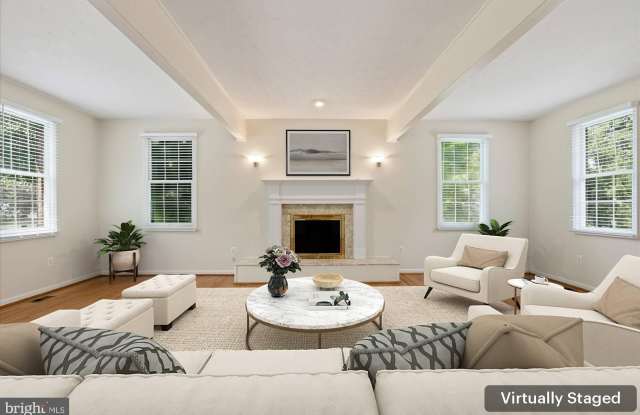 9708 LOCUST HILL Drive Gallery 4