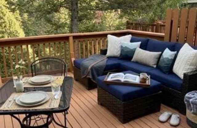 1501 Maroon Creek Road Gallery 3