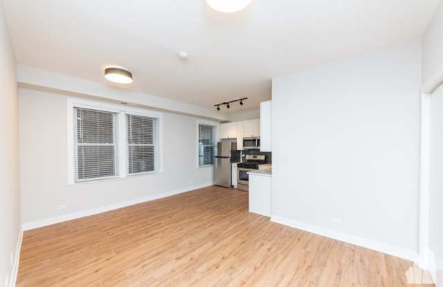 658 W Wrightwood Gallery 3