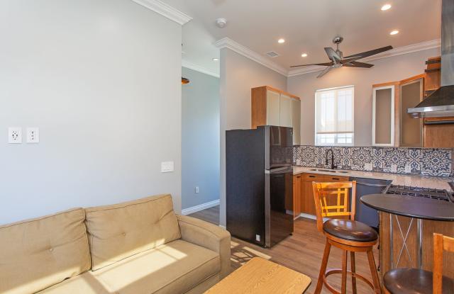 Beautiful Fully Upgraded 1 bedroom in the Village! Gallery 4