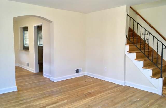 Charming 3BD/1.5BA Townhome in Eastwood, Baltimore! Gallery 4