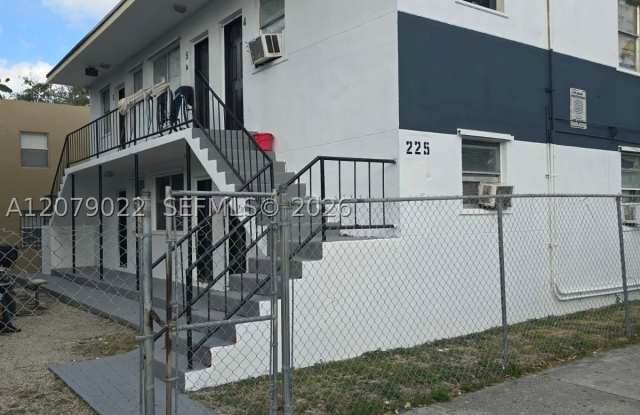 225 NW 17th St Gallery 1