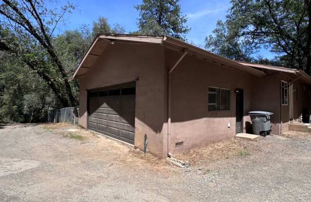 Applegate Gallery 3