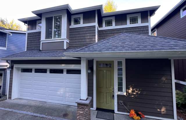 Spacious North Bothell Home Backing Greenbelt with EV Charger! Gallery 1