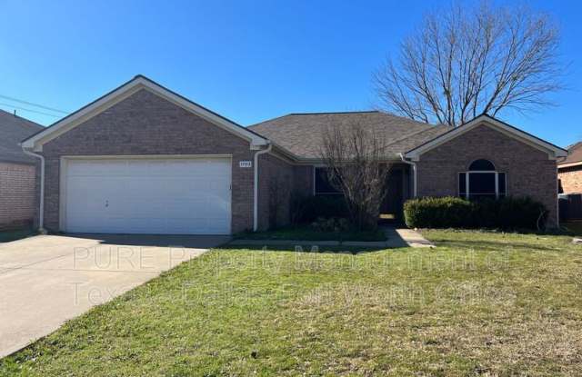 1703 Country Crest Lane - 1703 Country Crest Lane, Mansfield, TX 76063